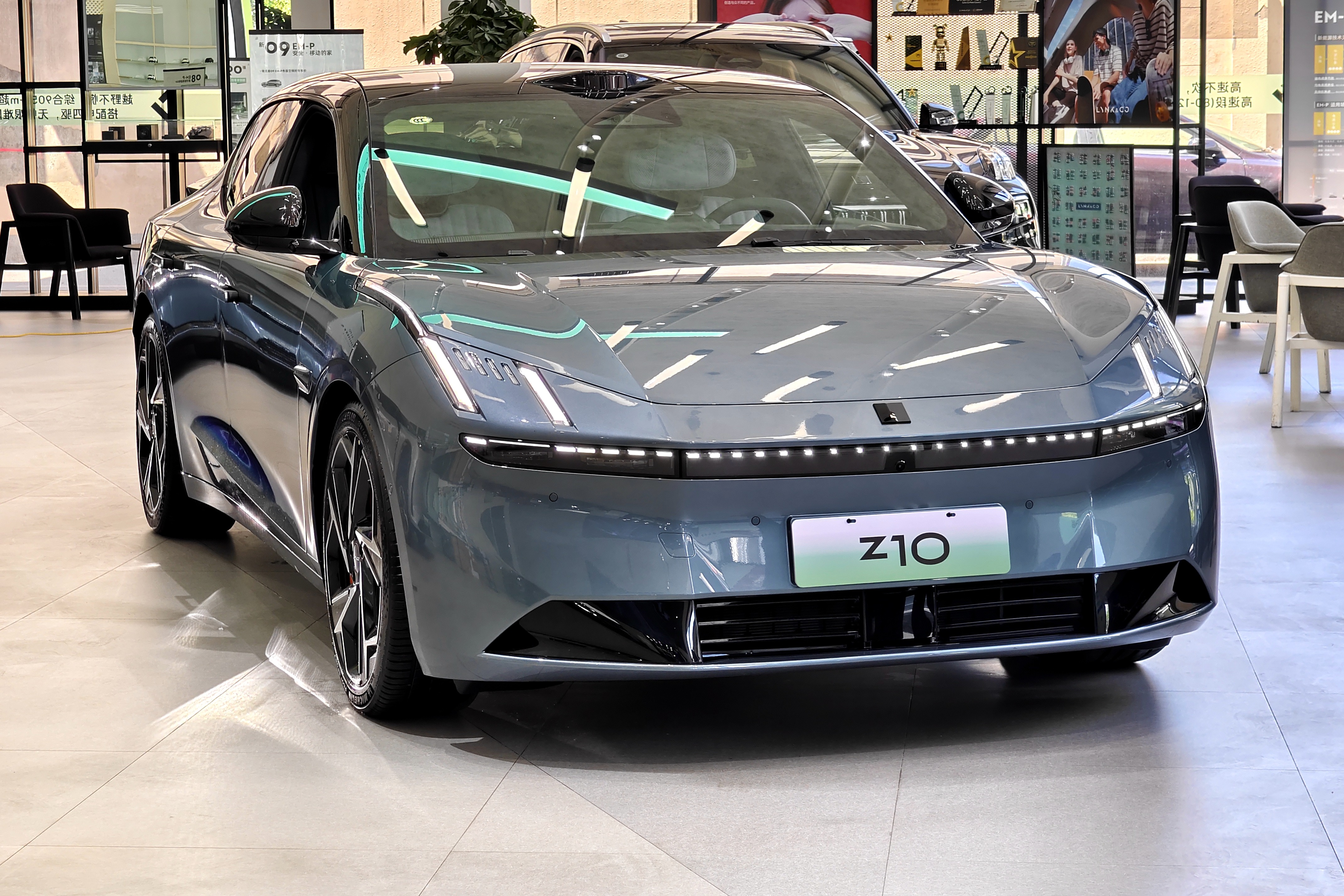 純電旗艦大轎跑 領(lǐng)克Z10到店實拍