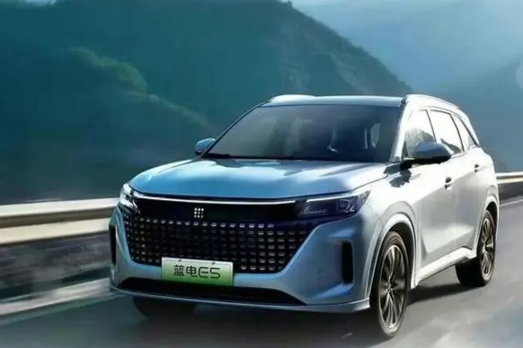 赛力斯发布“问界M9追尾公交车”情况说明:驾驶员干预导致智驾退出造成事故