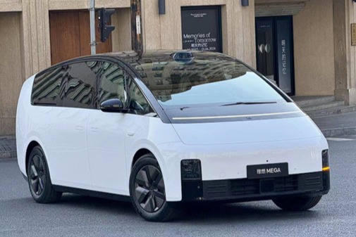 售价不高于60万 理想MEGA实车曝光：熊猫同款黑白配色