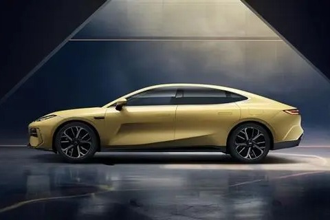 吉利银河首款纯电轿车 E8 上市：售价17.58万起