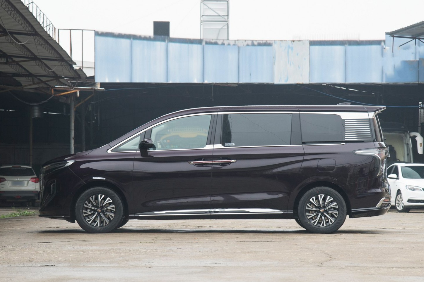 红旗 HQ9 PHEV 开启预售:北京车展上市