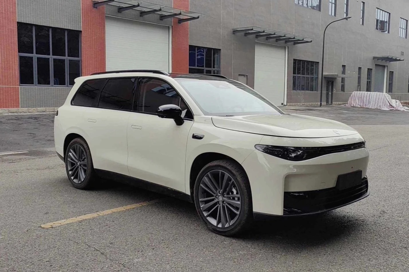 零跑 C16 将于北京车展首发,定位“全球首创”全场景多用途大 6 座 SUV