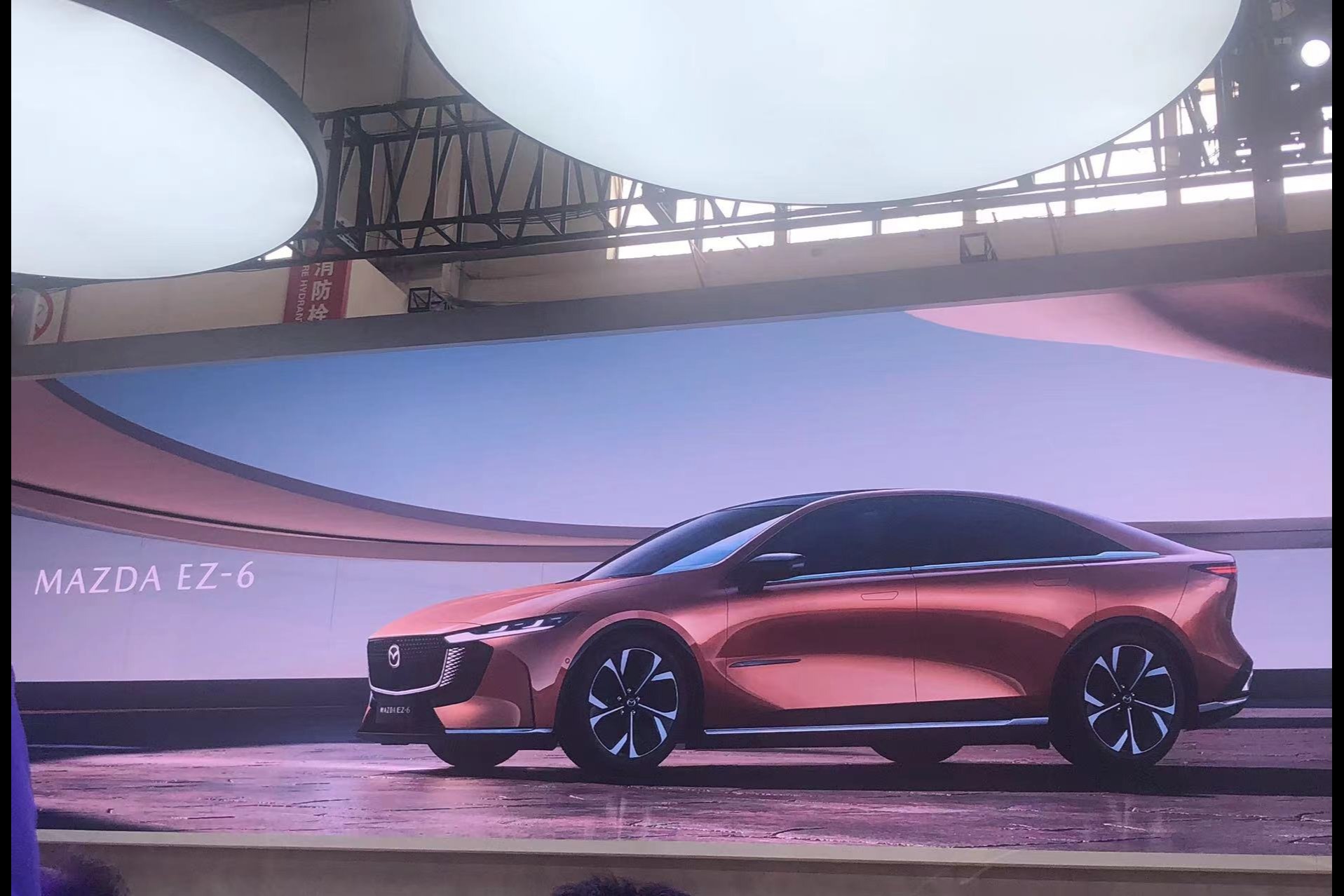 与长安联合开发 马自达EZ-6实车亮相