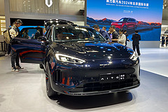 新款问界M5亮相北京车展，全系标配高阶智驾
