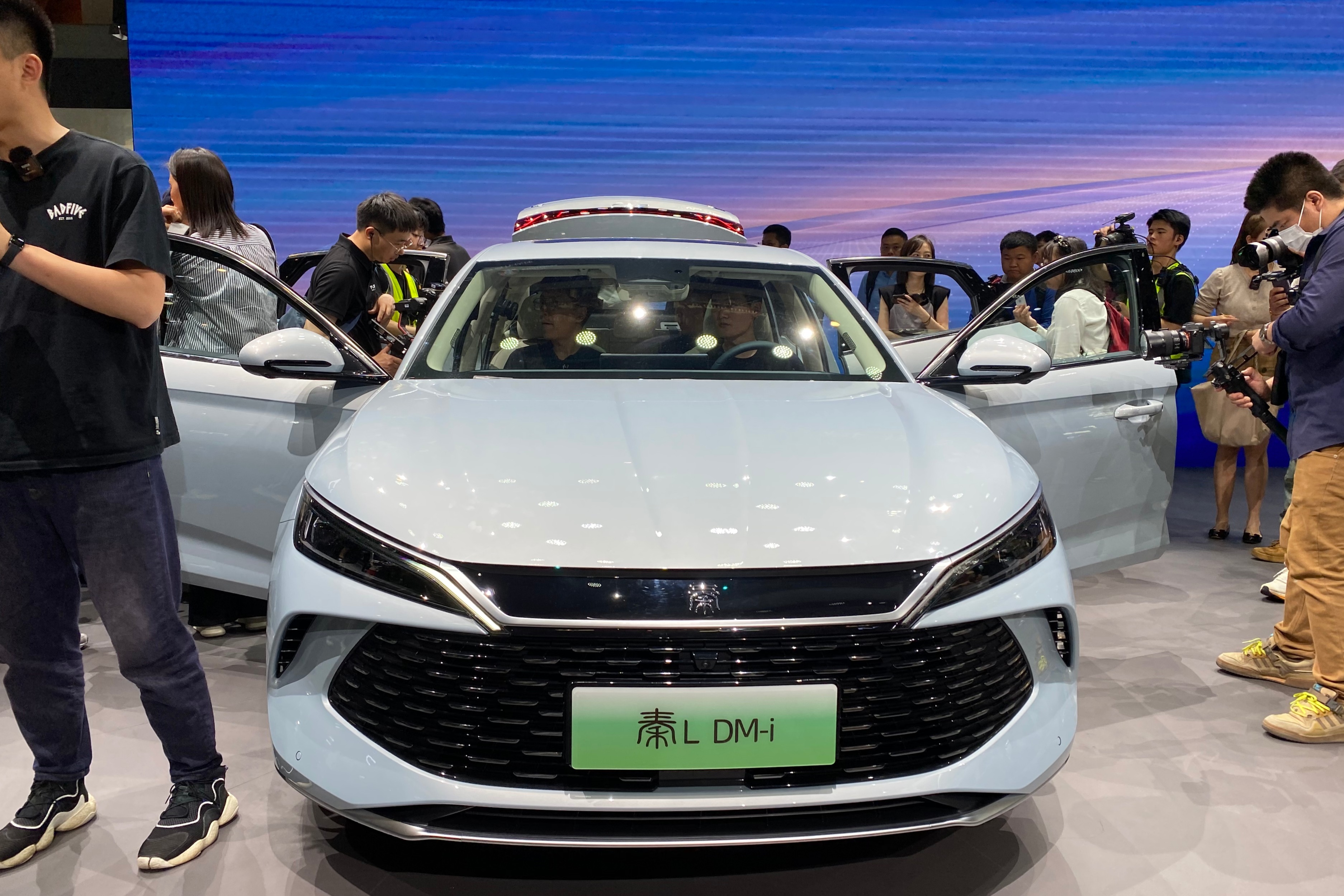 比亚迪秦L亮相北京车展，竞品是合资中级轿车