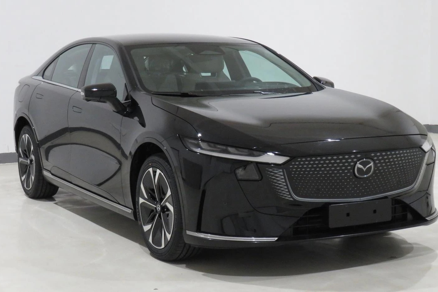 长安马自达 EZ-6 申报图公布，提供纯电 / 增程动力