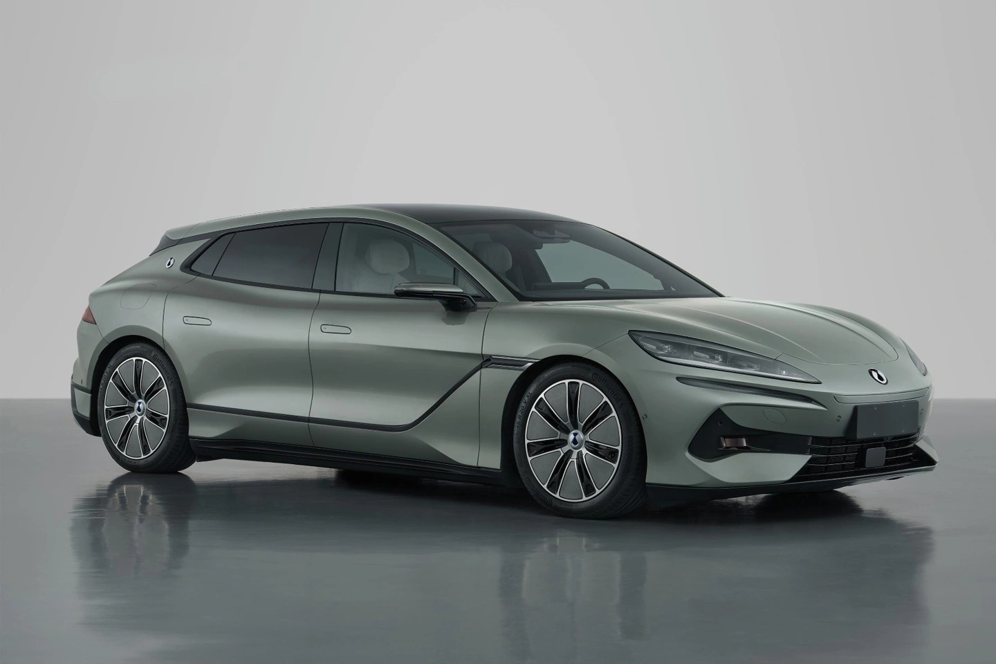 比亚迪腾势 Z9 GT 插混版车型申报图公布,2.0T 发动机 + 三电机