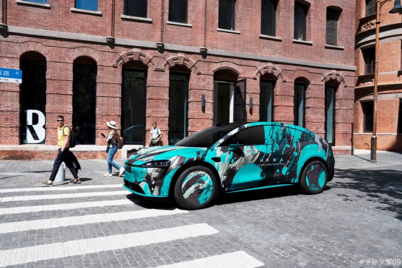 鸿蒙智行轿跑 SUV 新车预告图曝光,或对标特斯拉 Model X