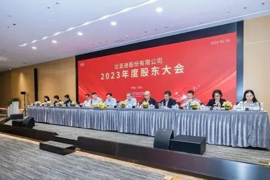 王传福:未来资本开支将保持两位数增长,投入 1000 亿元聚焦生成式 AI、大模型等智能驾驶技术研发