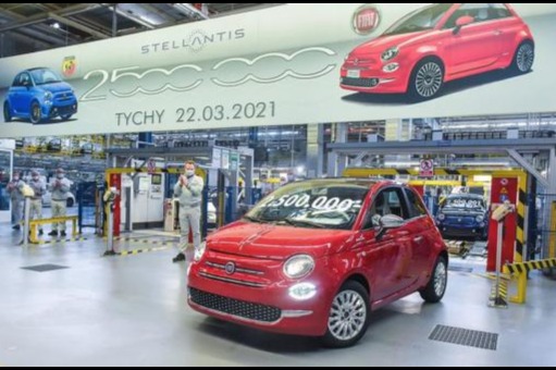 零跑在波兰Stellantis工厂生产电动汽车 首批车型已下线