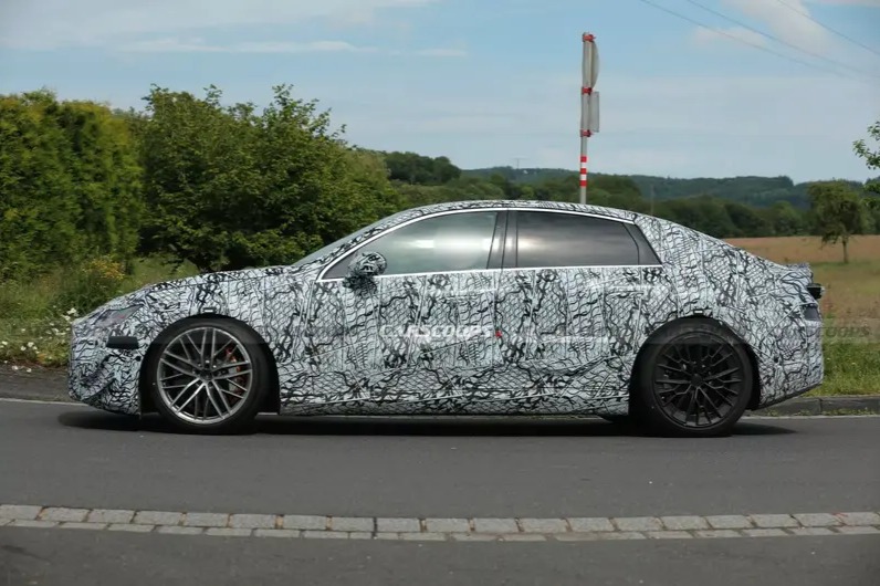 梅赛德斯-AMG C级纯电动版谍照曝光,预计2026年发布