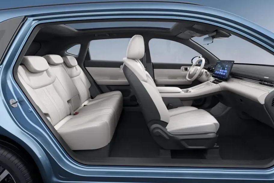 五菱星光 S 内饰细节公布：15.6 英寸中控屏，主副驾电动调节、加热、通风