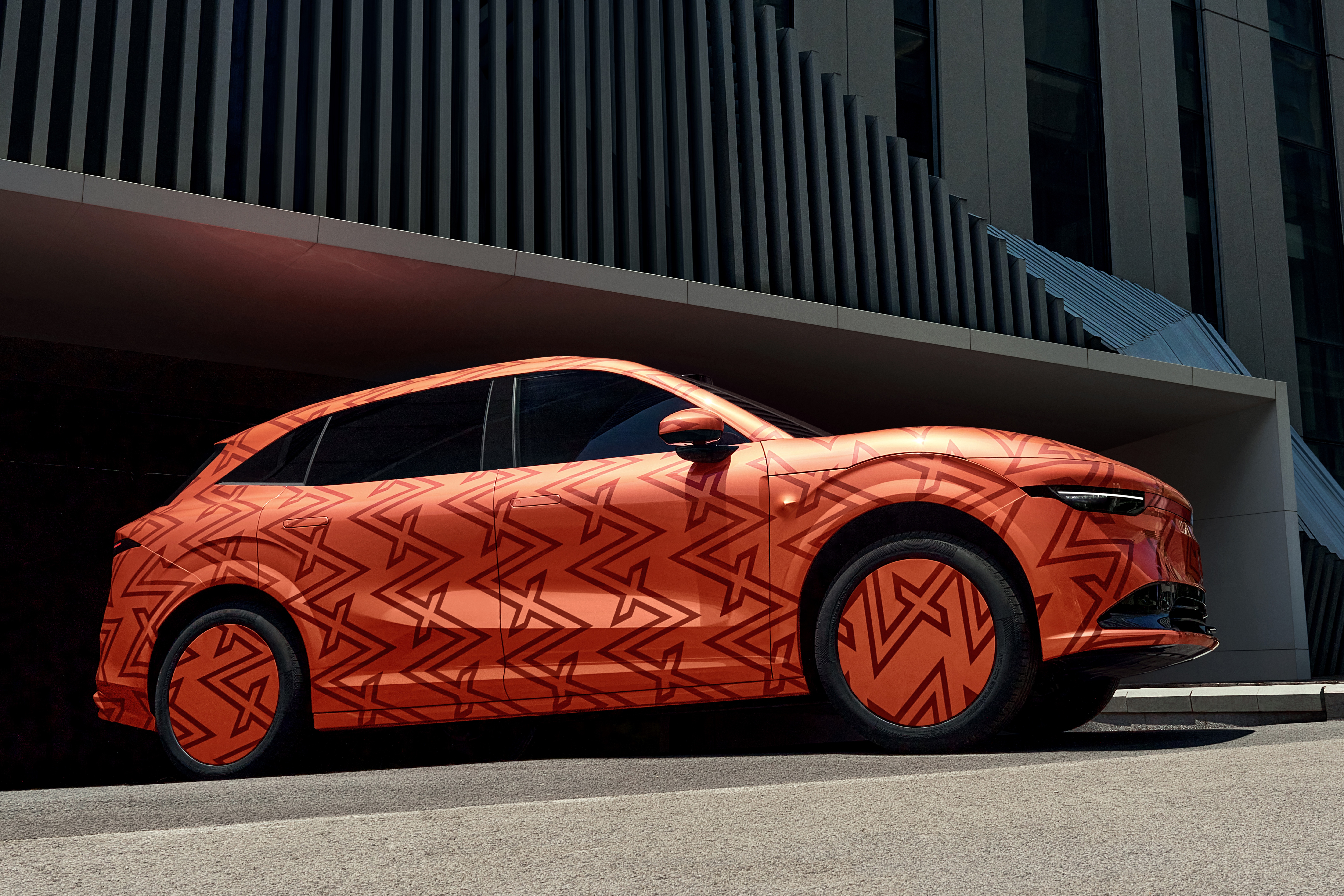 极氪首款家用 SUV 车型命名为“7X”，拥有 2925mm 超长轴距