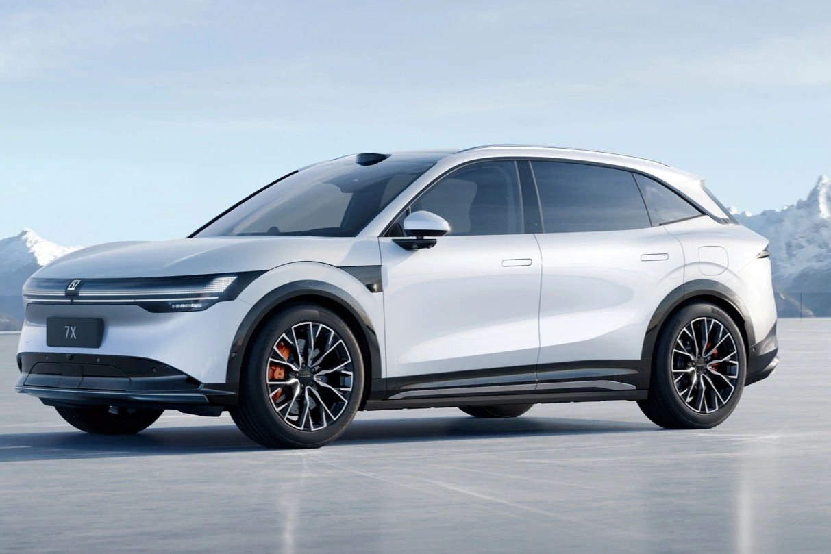 极氪否认“新版本 001本月底公布”，征集线索奖励全网首台极氪7X汽车