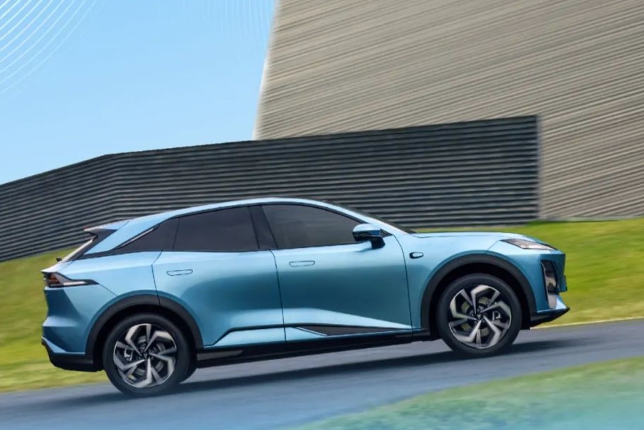 深蓝 S07 汽车开启预定:综合续航最长 1200km、全系后轮驱动