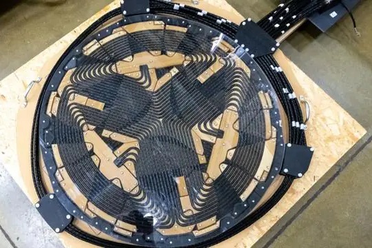 美国橡树岭国家实验室实现电动汽车无线充电新突破,功率高达 270 千瓦