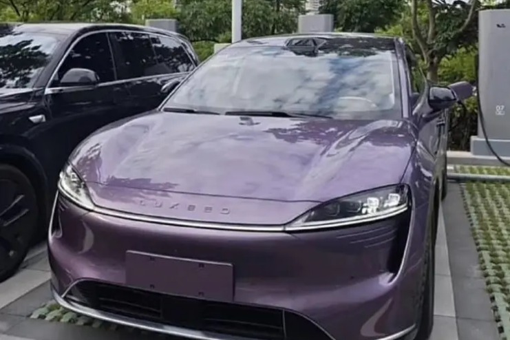 智界R7实车曝光 将于9月上市/最大续航超800km