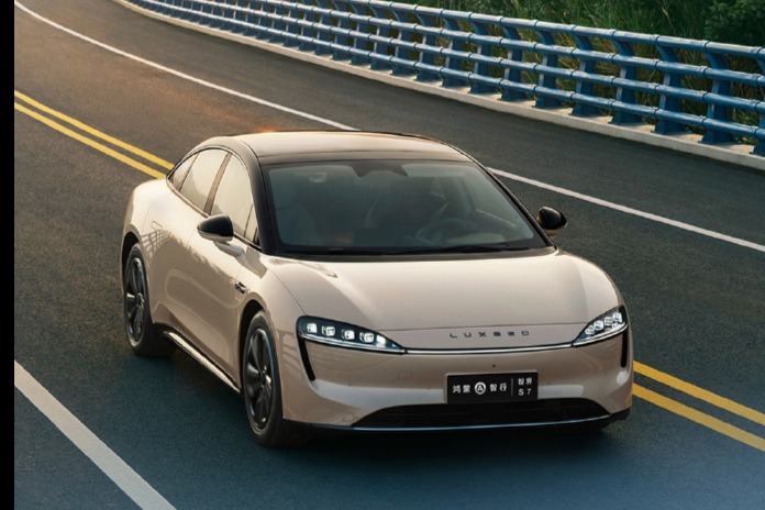 鸿蒙智行:智界 S7 Pro 车型首发 HUAWEI ADS 基础版智驾