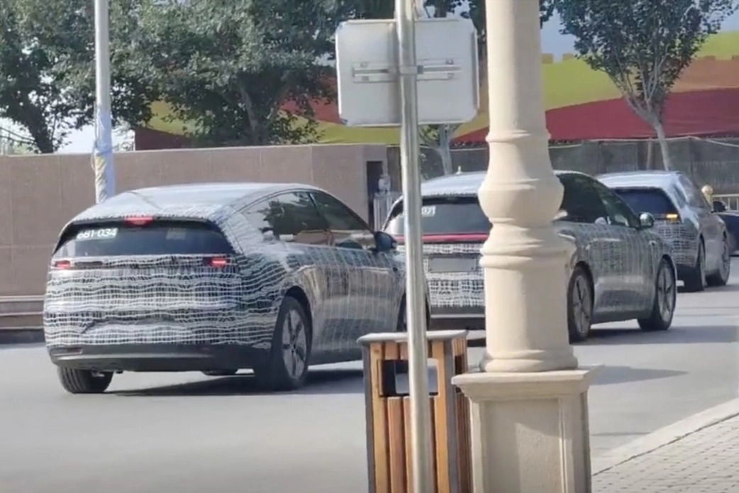理想 M7 / M8 / M9 谍照曝光,三款纯电 SUV 同框