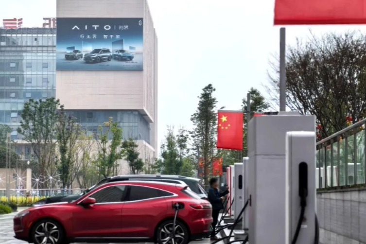 重庆：计划到 2025 年，建成 2040 座超充站及 4000 个超充桩