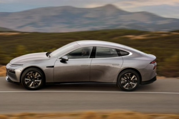 消息称小鹏汽车组织架构调整：聚焦端到端模型、算法团队一分为二