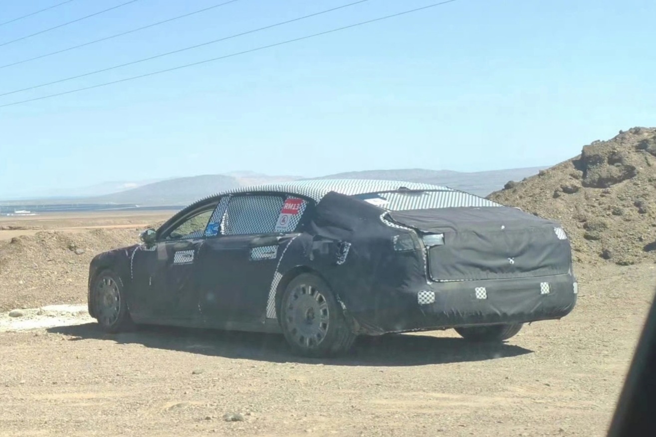 神秘大型豪华轿车谍照曝光:有望为鸿蒙智行尊界,支持后轮转向