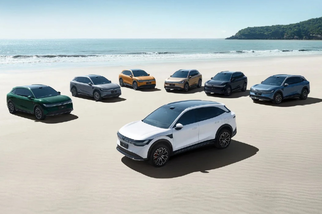 极氪新车 7X 公布3款新配色：森野绿、涧石蓝、云霞橙