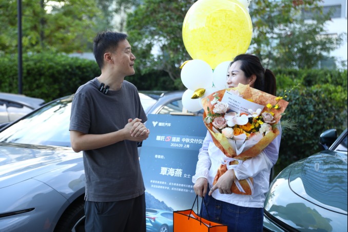 哪吒S獵裝火熱交付中，CEO張勇現場交車儀式感滿滿
