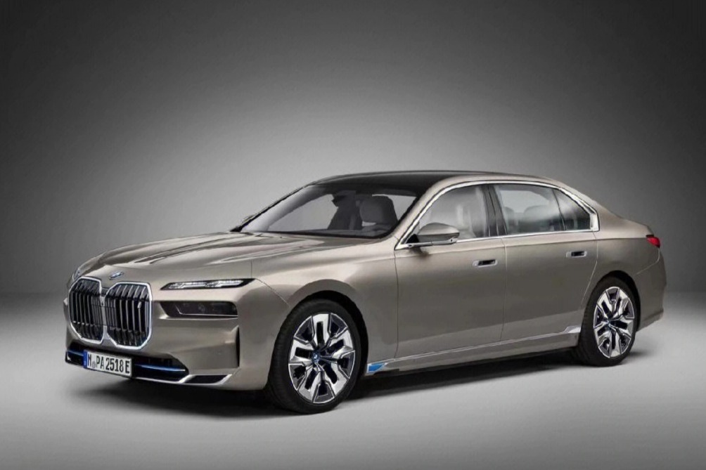 宝马被曝重返价格战：纯电旗舰 i7 最高降 55.5 万元，高管曾称“不可持续”