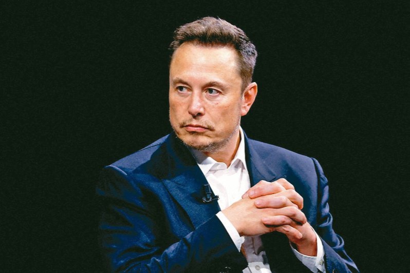 马斯克否认特斯拉放弃低价汽车，宣布 8 月推出自动驾驶出租车