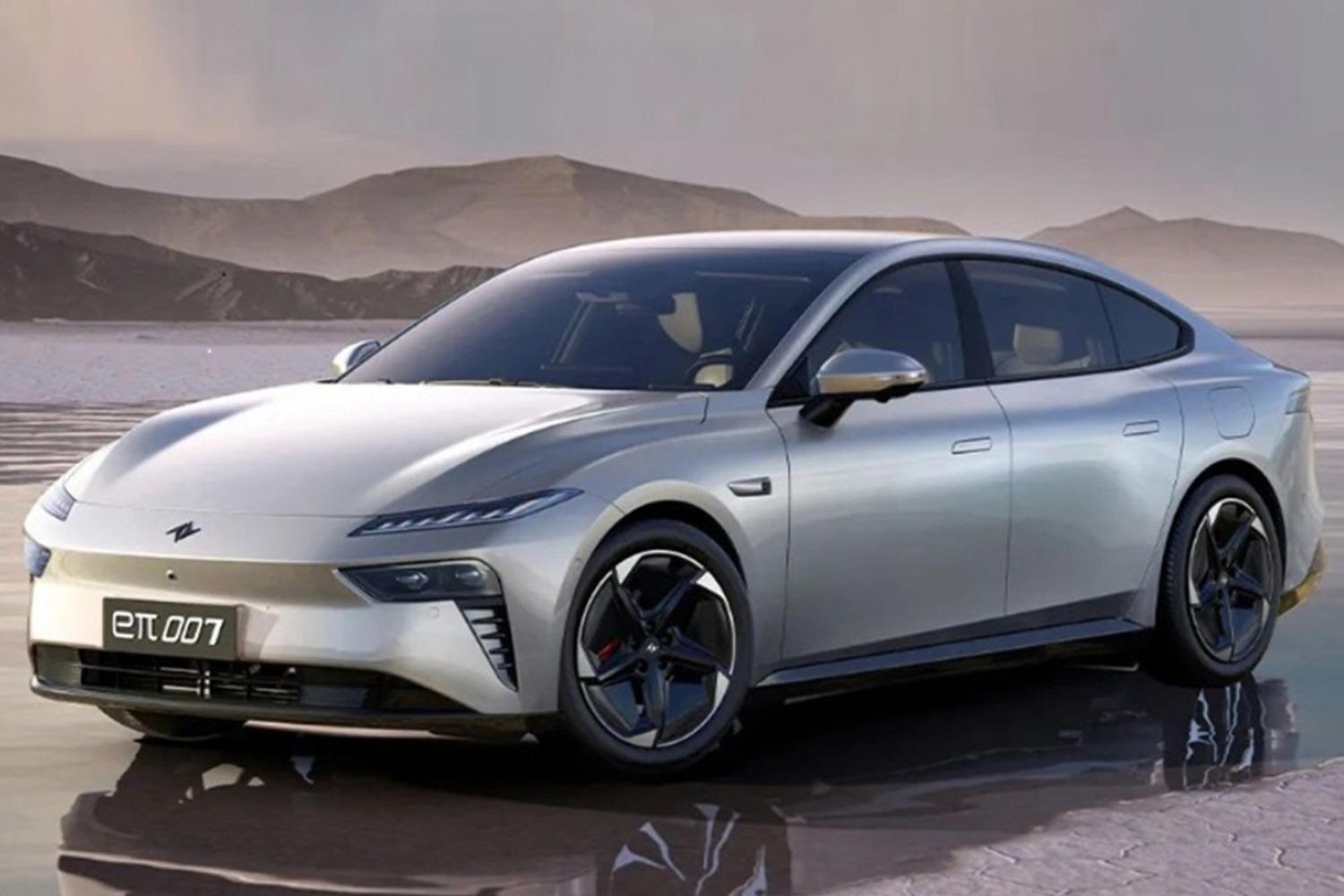 定位中大型轿车，轴距2915毫米，东风eπ 007将预售