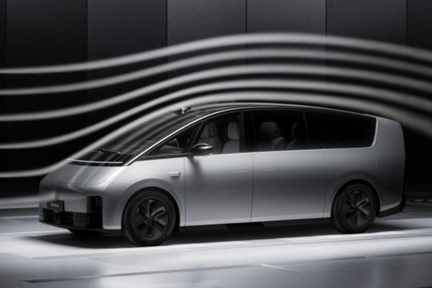 理想回应MEGA事故：车内气囊全部都正常点爆，人员未系安全带