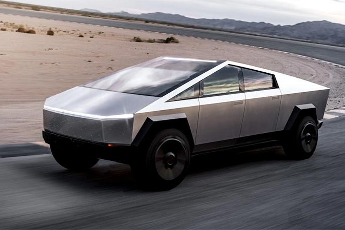 车主称特斯拉 Cybertruck 新车失控撞房