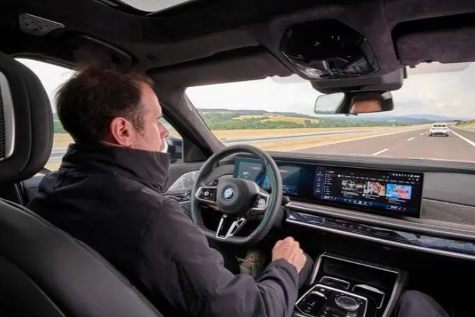 宝马首个获得批准：在单一车辆中结合 L2 与 L3 级自动驾驶系统