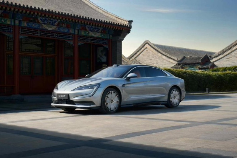 比亚迪仰望 U7 预热:4.85 米转弯半径、双向 20° 后轮转向