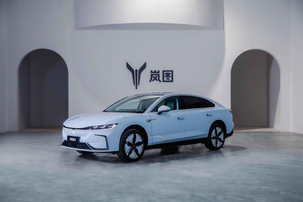 岚图将推全新一代自研纯电平台,聚焦高端纯电市场