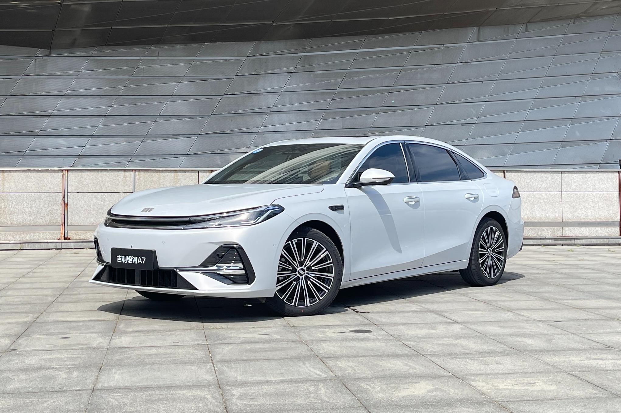 吉利银河A7：10万内不拼性价比，比AI技术？