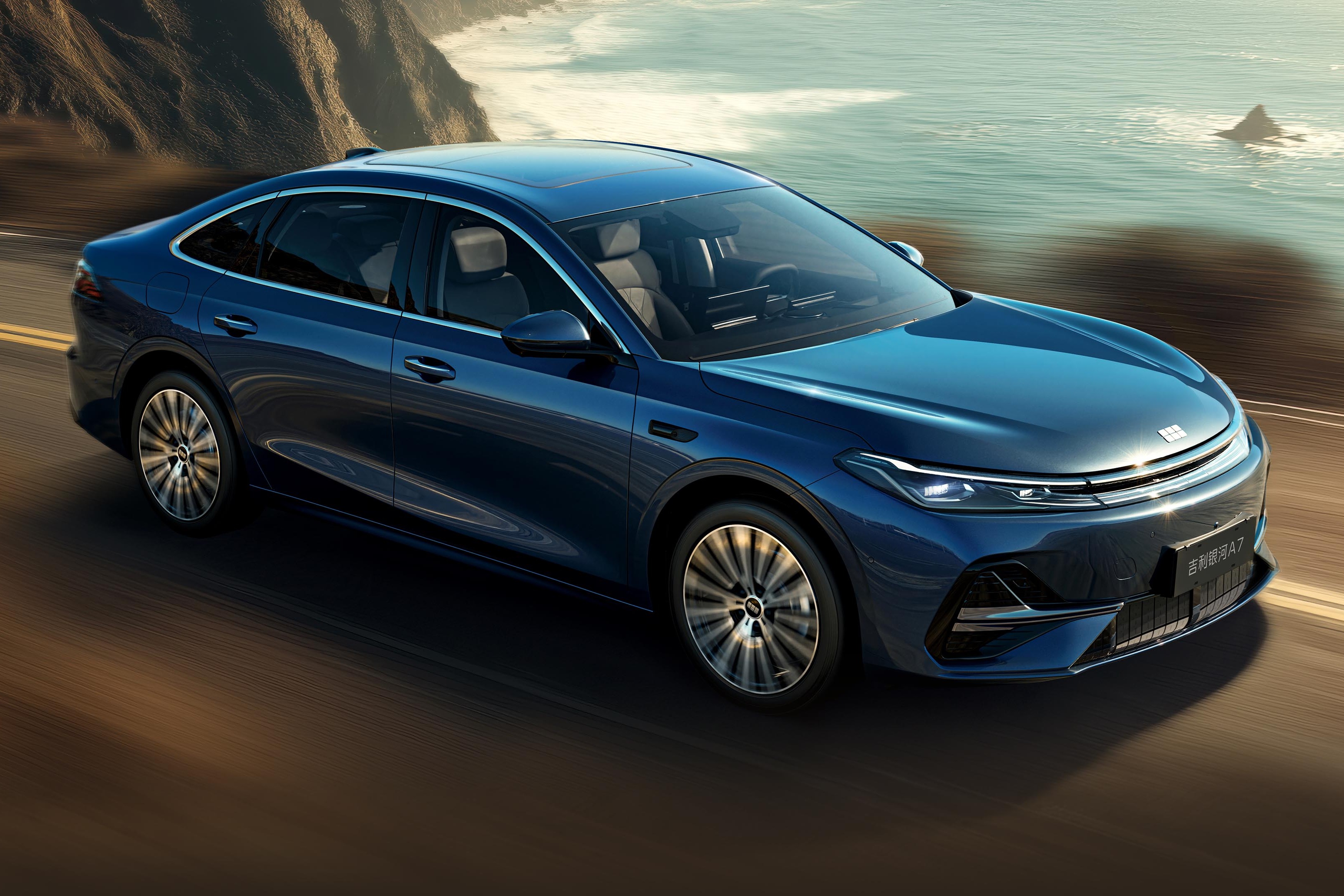 10万级插混家轿，吉利银河A7和秦L DM，谁更值？