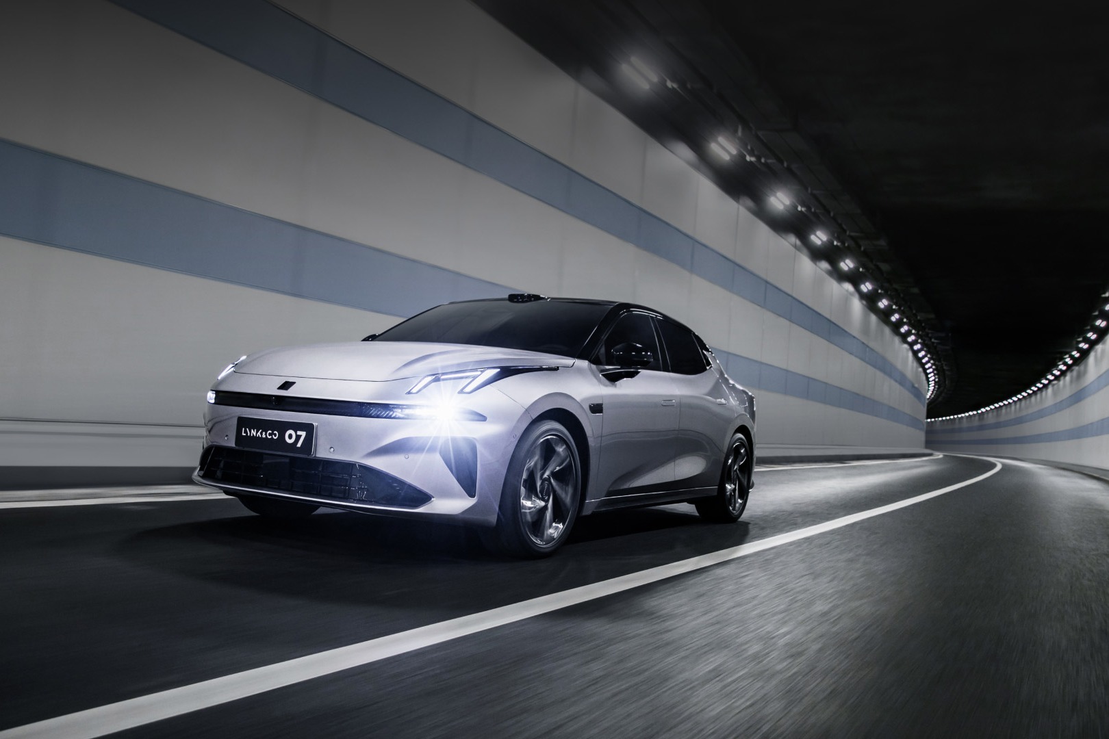 限时售价13.98万，全新领克07 EM-P的杀招，多了省油和智驾