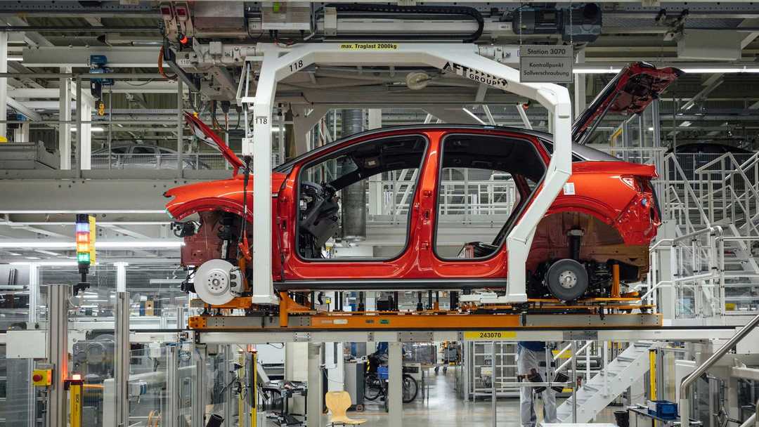 volkswagen-id.5-production-in-zwickau-germany.jpg