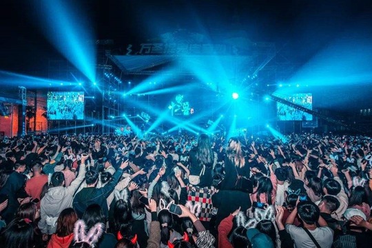 传统车企不曾有过的速度，岚图汽车如何实现？看罗振宇跨年解密