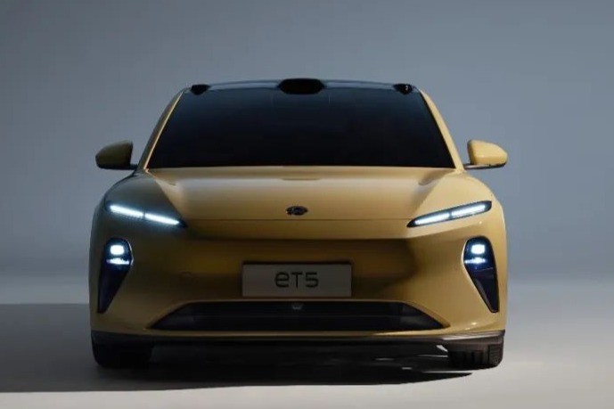 狠角色蔚来 ET5，要靠「科技」从宝马 3 系的地盘上抢人