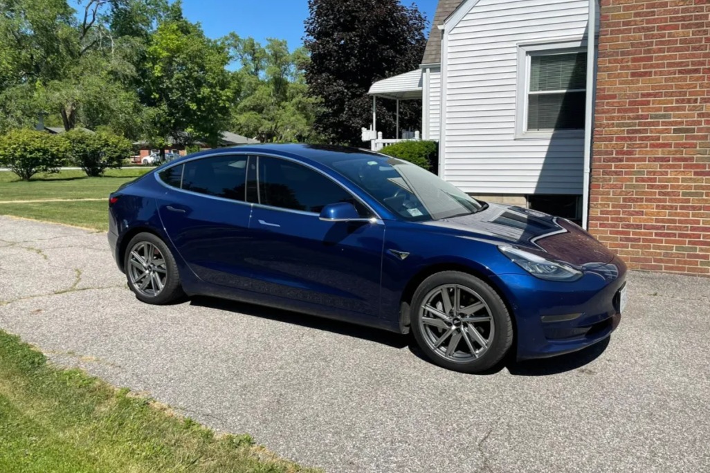 2021年美國(guó)高端車市場(chǎng)，特斯拉銷量?jī)H次于寶馬汽車