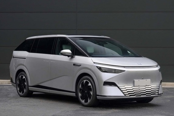 小鹏X9预售订单超3万台 2024年1月1日正式上市