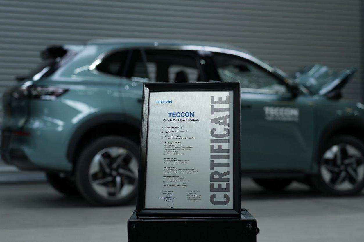 吉利银河E5成功挑战50km/h正面中心柱碰“超纲”试验