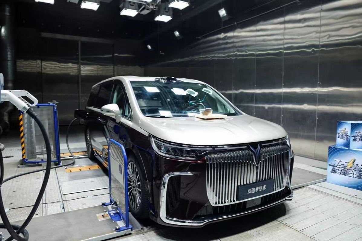 岚图汽车携手央视发布“岚海智混”技术，三款旗舰车型年内将搭载上市