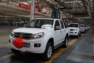 金杯瀚路纯电动皮卡大力神EV发布 续航里程超200km