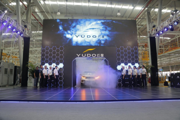 云度首款电动SUV π1下线 一度用车将采购万辆投放分时租赁