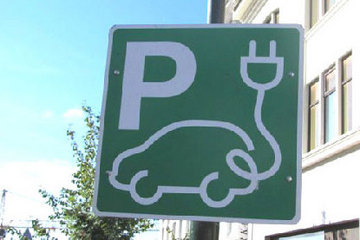 广西南宁实施新能源汽车停指定区可减半收费