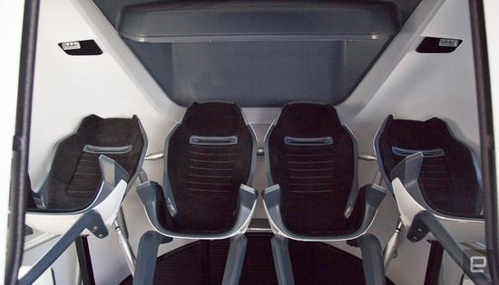 SpaceX公開展示載人飛船 明年有望送宇航員進太空